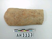 藏品(中型磨製舌刃石斧)的圖片